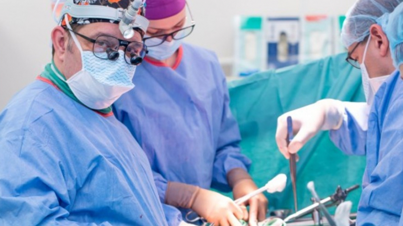След 7-часова уникална операция лекари спасиха мъж с аортна аневризма