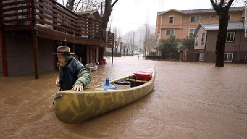 Невиждано бедствие! Руска река потопи град в Северна Калифорния (ВИДЕО)