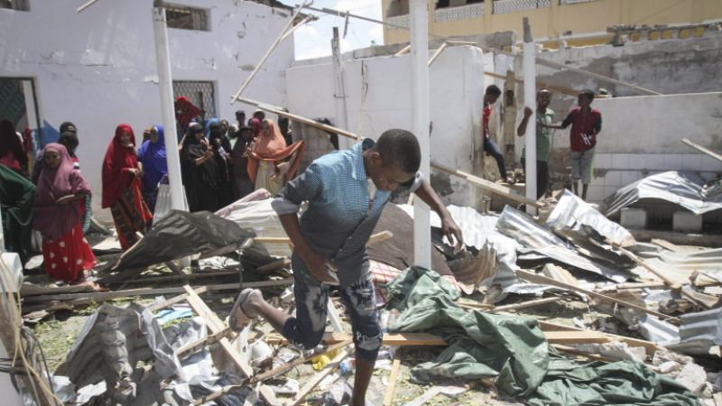 Десетки загинали при атентат в Сомалия