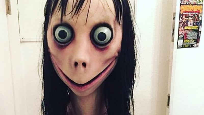 Създателят на ужасяващата кукла Момо разкри какво е направил с нея, след като плъзна опасната самоубийствена игра в интернет (СНИМКА)