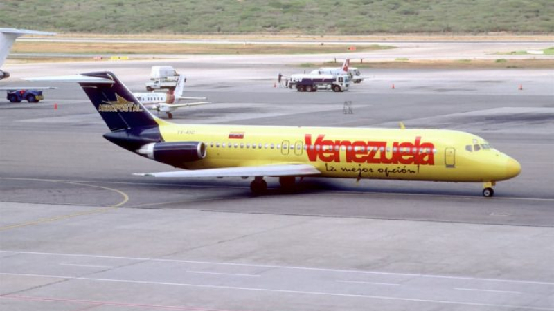Мистериозен венецуелски самолет с № YV2486 кацна в Атина