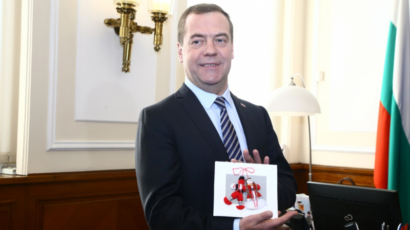 Медведев шашна с изказване за трима вицепремиери