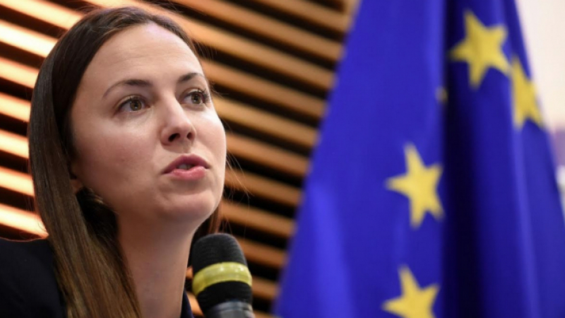 Ева Майдел с важно пояснение за новите промени на таксите за преводи в евро за българи в ЕС