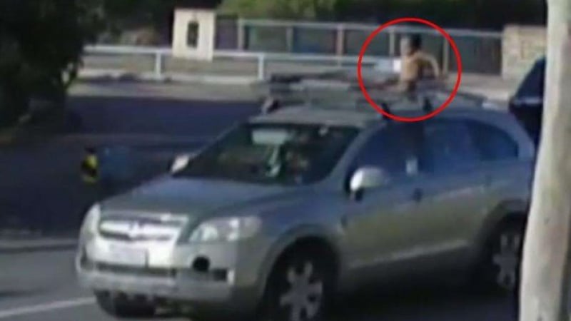 Зловещо ВИДЕО: Шофьорка фучи с 90 км/ч, а на покрива на колата... бебето ѝ!