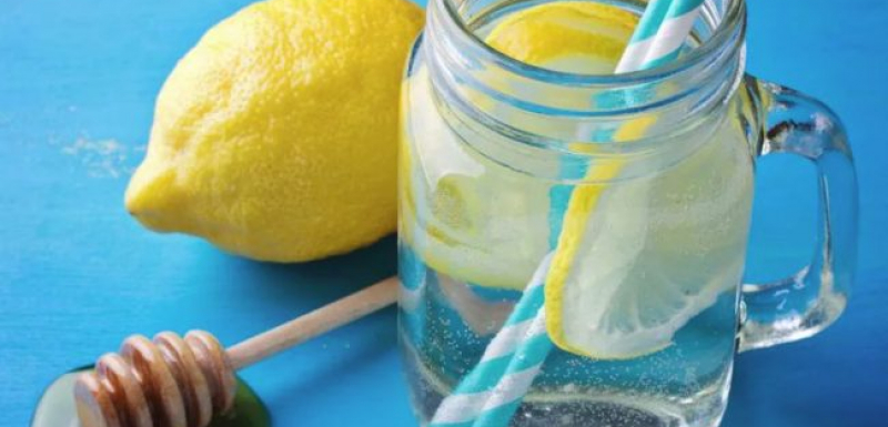Най-грубата грешка при пиенето на вода с лимон!