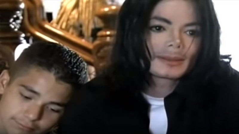 Може ли тази сцена с Майкъл Джексън да доказва, че той наистина е педофил? (ВИДЕО)