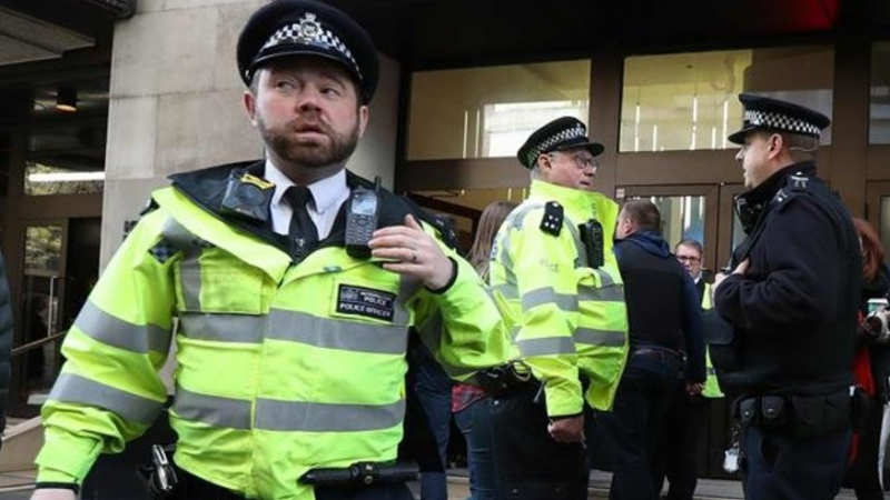 Паника в Лондон! Полицаи затвориха центъра на града 