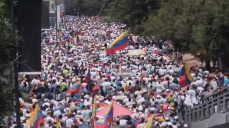  Във Венецуела привържениците на Мадуро и Гуайдо се завърнаха на улиците (ВИДЕО)