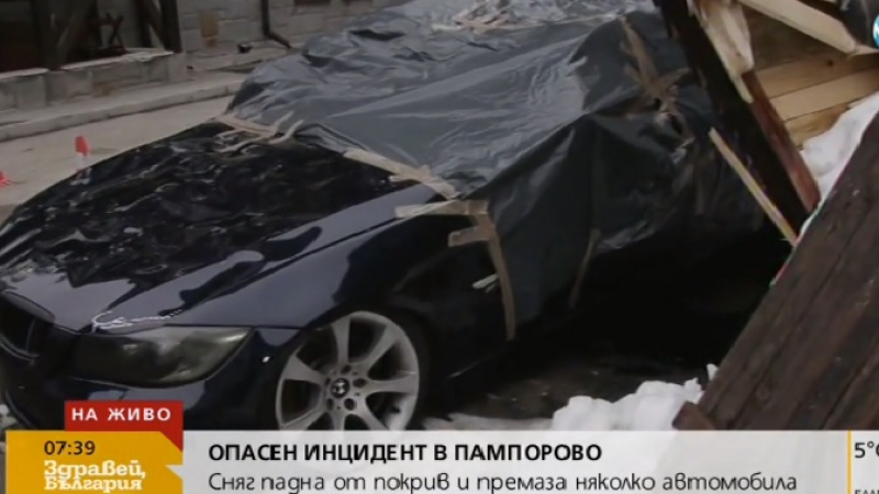 Огромна снежна камара затрупа 4 коли на паркинг пред хотел в Пампорово, едва не уби дете! (ВИДЕО)