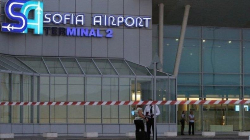 Първи СНИМКИ от извънредната ситуация със самолет на Turkish Airlines на летище „София“