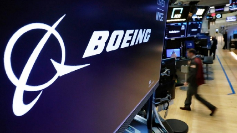 Акциите на Boeing се сринаха след тежките думи на Тръмп и спирането на полетите на 737 MAX 8 и MAX 9 
