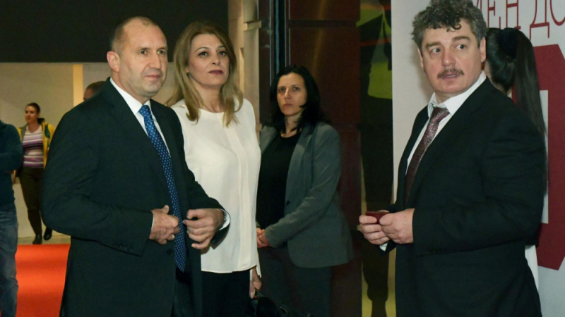 Президентът Радев и съпругата му изненадващо се появиха на... (СНИМКИ)