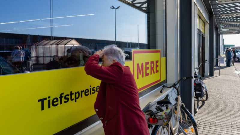 Dеutсhе Wеllе: Тълпи германци изпразват рафтовете на руски евтин супермаркет в Лайпциг