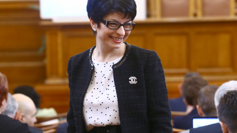 Първо в БЛИЦ! Деси Атанасова жегна червената лидерка заради гаф по време на оставката й