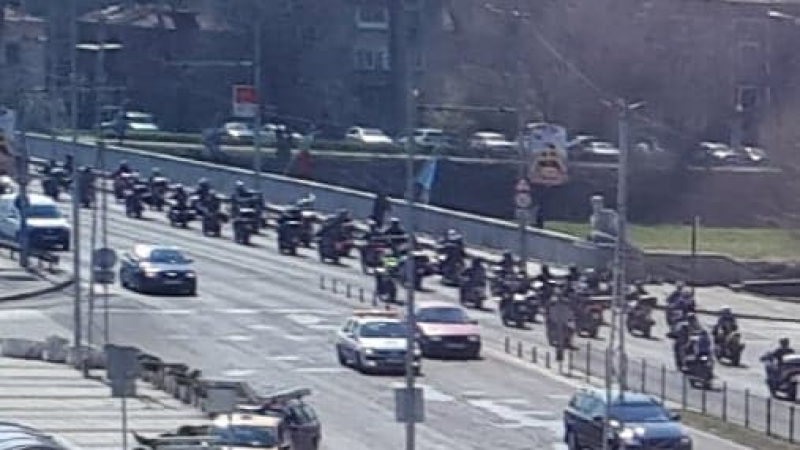 БЛИЦ TV: Хиляди рокери се събраха в Пловдив, шефът на полицията и губернаторът поведоха шествието към Бачково