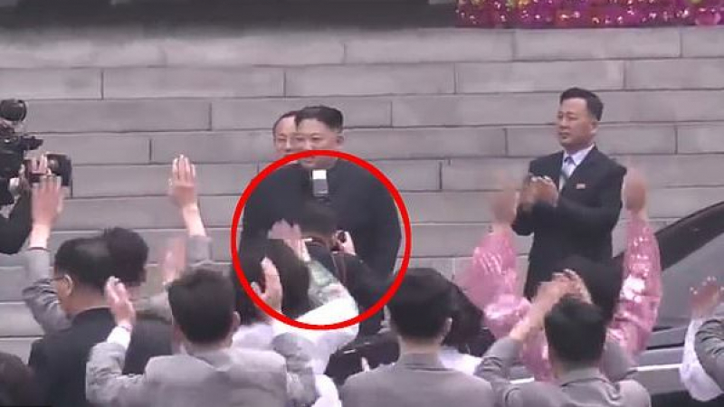 Ким Чен-ун наказа жестоко личния си фотограф заради три секунди невнимание (СНИМКИ/ВИДЕО)