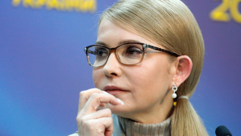 Тимошенко посъветва Порошенко да мисли за затворнически, не за президентски срок