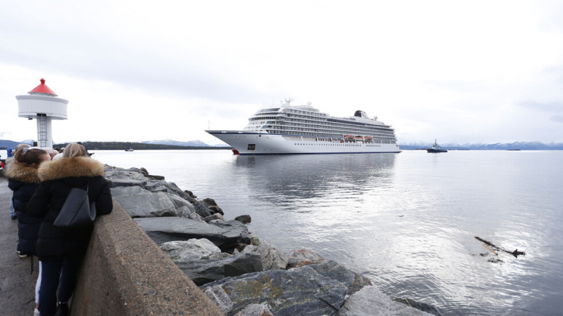 Разследват капитана на злополучния круизен кораб, закъсал край Норвегия