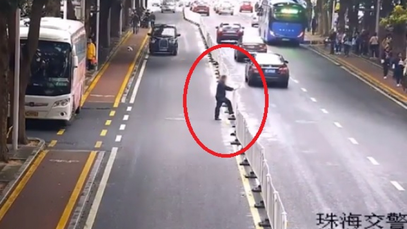 Как в Китай залавят и наказват всички пешеходци нарушители без изключение (ВИДЕО)