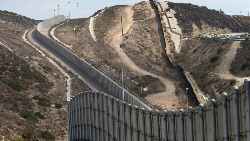 Одобриха 1 млрд. долара за граничната стена в САЩ