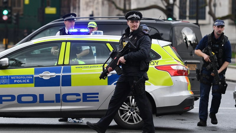 Спецакция в центъра на Лондон, полицията е отцепила район близо до двореца Кенсингтън