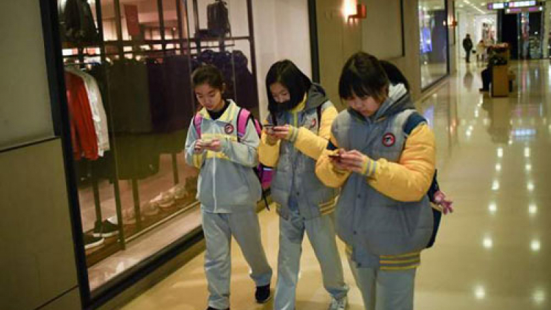 Китай има 169 милиона непълнолетни интернет потребители