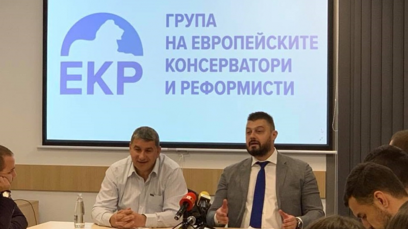 Николай Бареков няма да се кандидатира за евродепутат, „Презареди България” обаче влиза в битката за евровота с млади лица
