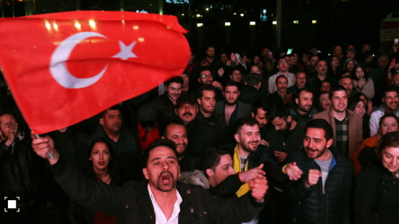 Партията на Ердоган си запазва Истанбул, но... 