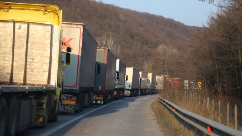 Страшна блокада на границата с Румъния, кмет се хвана за главата 