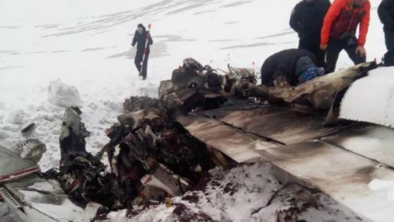 Първи СНИМКИ и ВИДЕО от падналия български самолет 