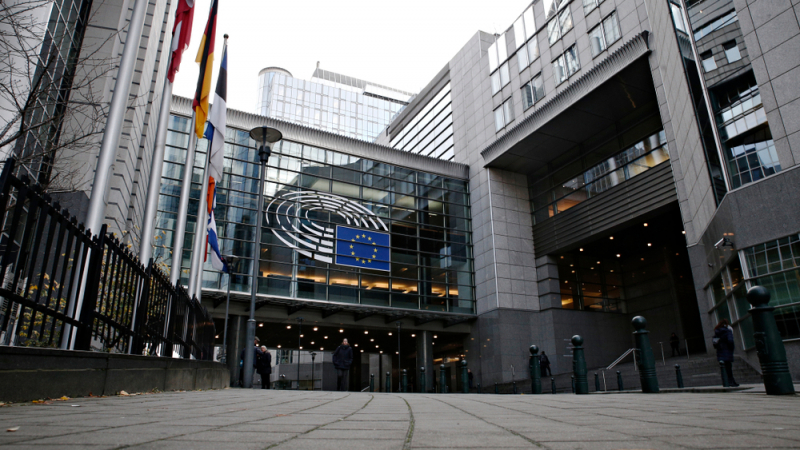 ЕП прие предложението на Станишев: Освободиха британците от визи за ЕС