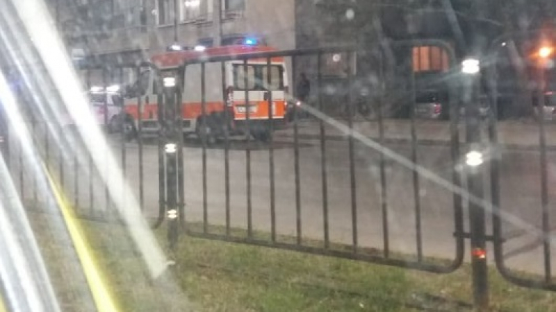 Тежка катастрофа от тази вечер в Пловдив, хвърчат патрулки и линейка 