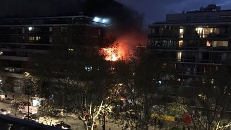 Силна експлозия в центъра на Париж (ВИДЕО)