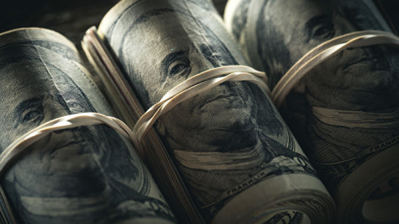 Reuters: Саудитска Арабия готви мощен удар по долара 