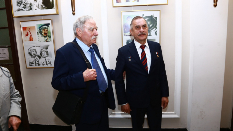 Фоторепортаж в БЛИЦ в чест на 40-годишнината от първия полет на български космонавт 