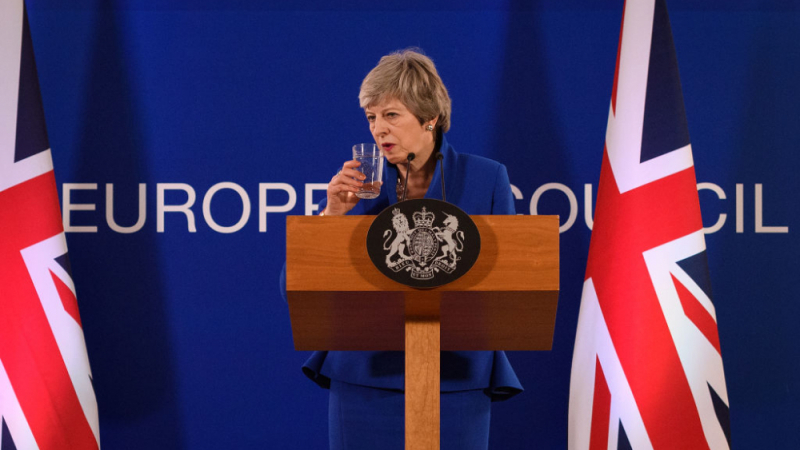Прогноза: Тереза Мей няма да извади Великобритания от ЕС