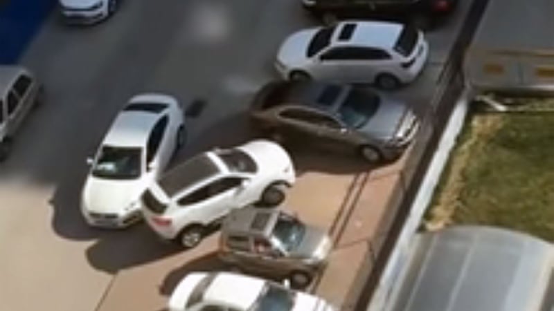 Шофьор показа уникални умения на паркинг и стана хит в мрежата (ВИДЕО)