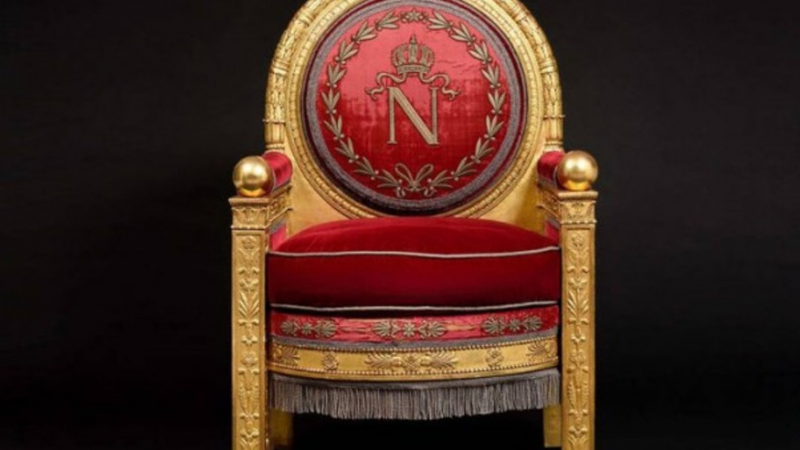 Неизвестен си купи трона на Наполеон Бонапарт за 500 000 долара