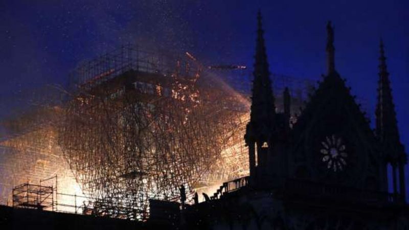 Руската църква: Пожарът в "Нотр Дам" е страшна поличба, която тепърва ще се разбулва