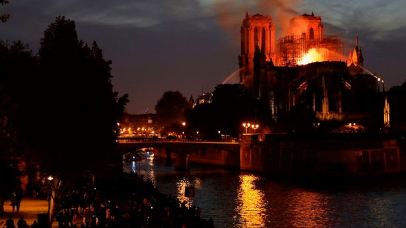 Нови данни за пожара в "Парижката Света Богородица" (ВИДЕО)