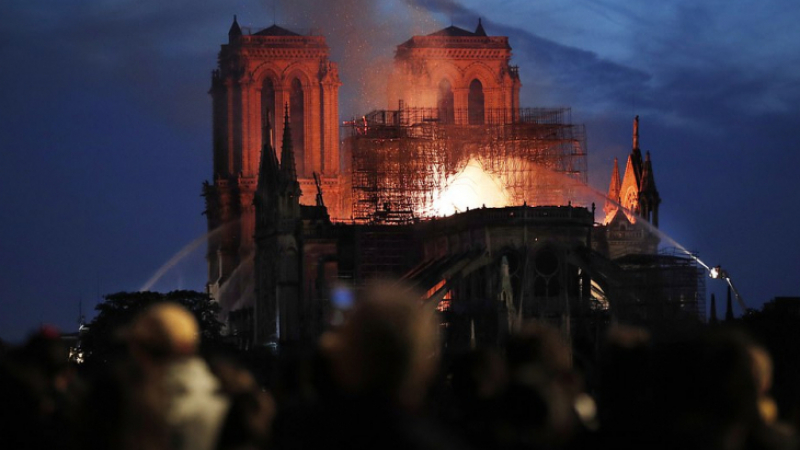 Наш реставратор в Париж посочи как точно е избухнал пожарът в „Нотр Дам”!