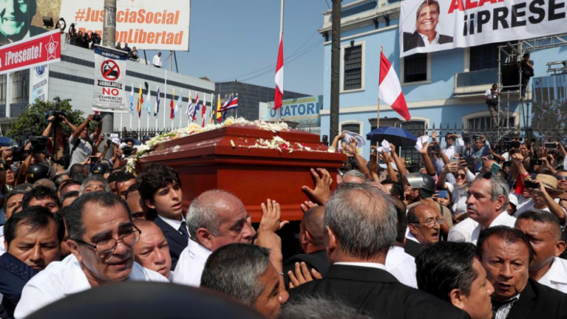 Президентът на Перу, който се гръмна пред полицаи, оставил предсмъртно писмо
