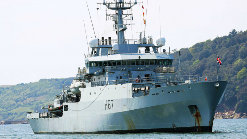Разузнавателен кораб, снабден с картечници и зенитни оръдия, влезе в Черно море