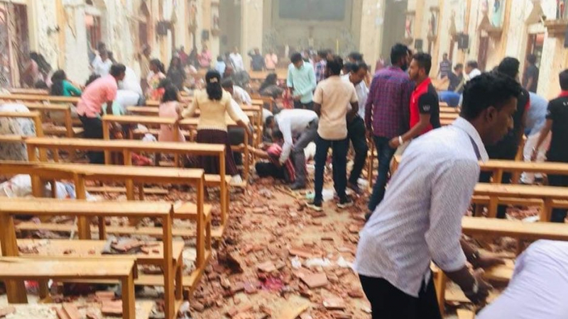 Експлозии окървавиха църкви и хотели в Коломбо (СНИМКИ/ВИДЕО)