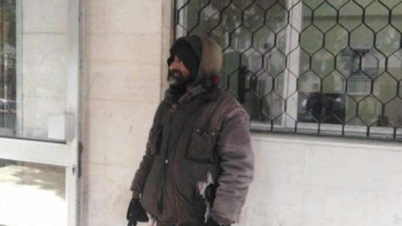 Не е истина! Само 7 дни наказание за наглия циганин, пребил слепец в Пловдив 