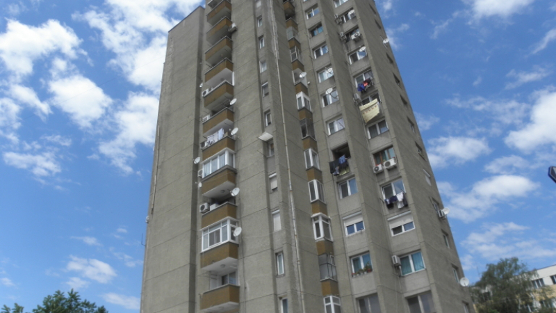 Как 200 русенци изкараха 1 месец без ток във висок блок