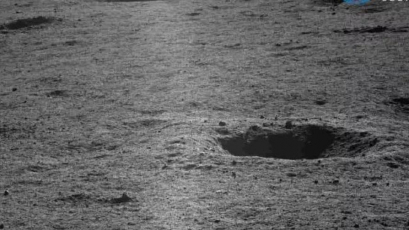 Китайският лунен роувър Юйту-2 изпрати нови снимки на обратната страна на Луната