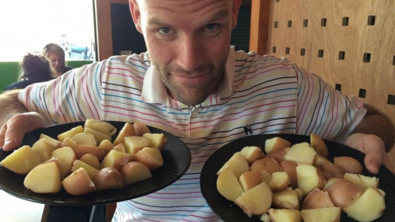 Цяла година мъж яде само картофи и резултатът е невероятен СНИМКИ
