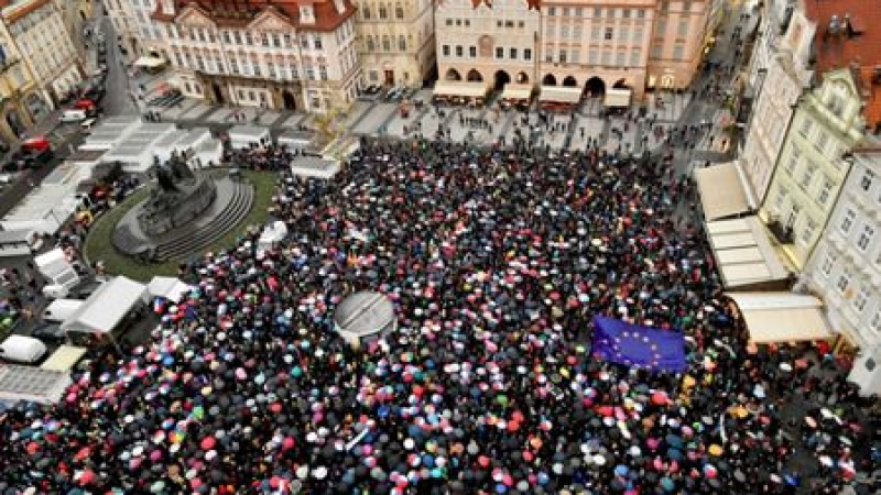 Хиляди излязоха на протест в Чехия (СНИМКИ)