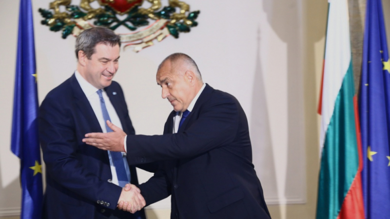 Борисов посрещна баварския премиер, но неканен гост опита да се шмугне на срещата (СНИМКИ)